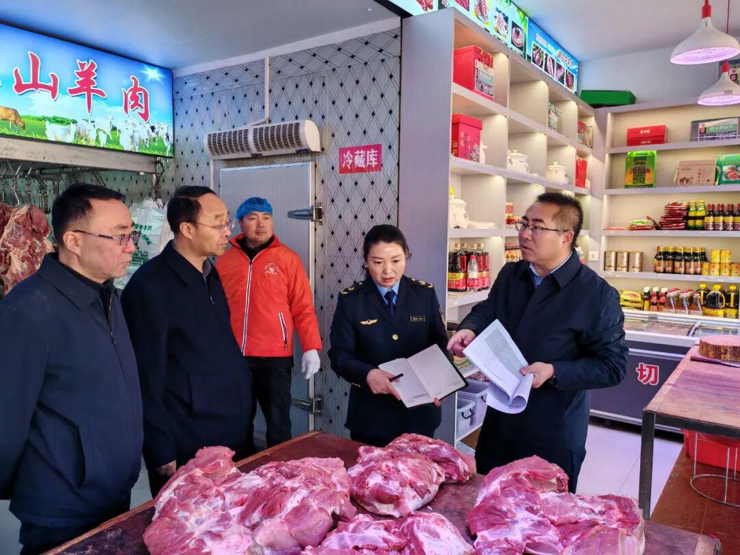 寶塔區侯斌鋒深入調研學校食堂食材采購工作，筑牢校園食品安全防線